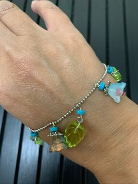 Elegant unique glass &crystal flowers Bracelet